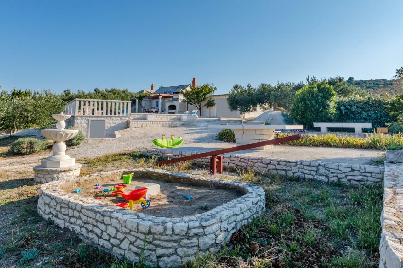 Vila Maslinica Pucisca Exterior foto